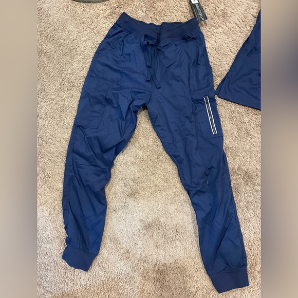 Uniform Advantage medical/dental scrubs size small NAVY - Picture 4 of 4